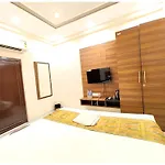 Varanasi Hotel Bnk Grand Near Godawalia Chauraha - 100 Meter From Baba Vishwanath Temple & Ganga Arti Ghat #Fully Air Conditioned Room - #Prime Location #Wi-Fi #Lift #Hygiene & Spacious Room - A Top Rated Hotel